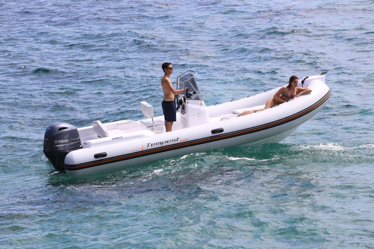 Location de bateaux à Ajaccio : explorez le golfe et ses merveilles en toute liberté