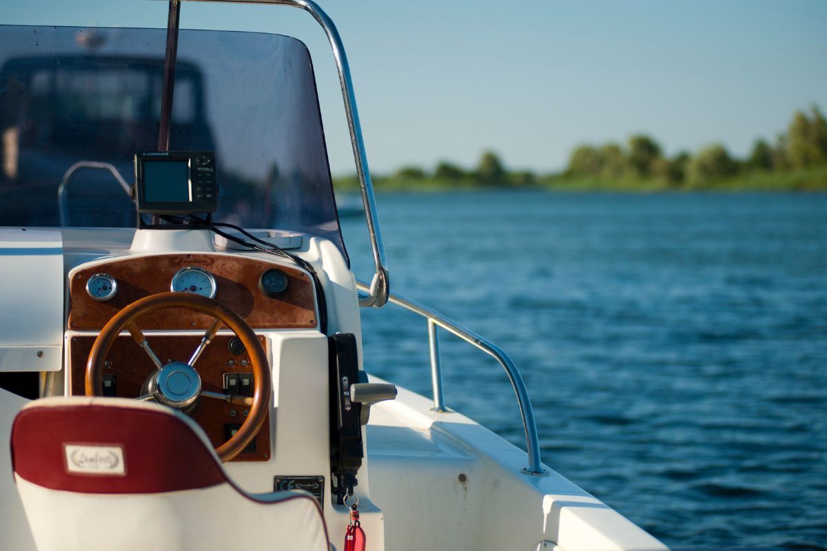 Acheter un bateau d'occasion à 800 km de chez soi : vérifications, coûts et rapatriement