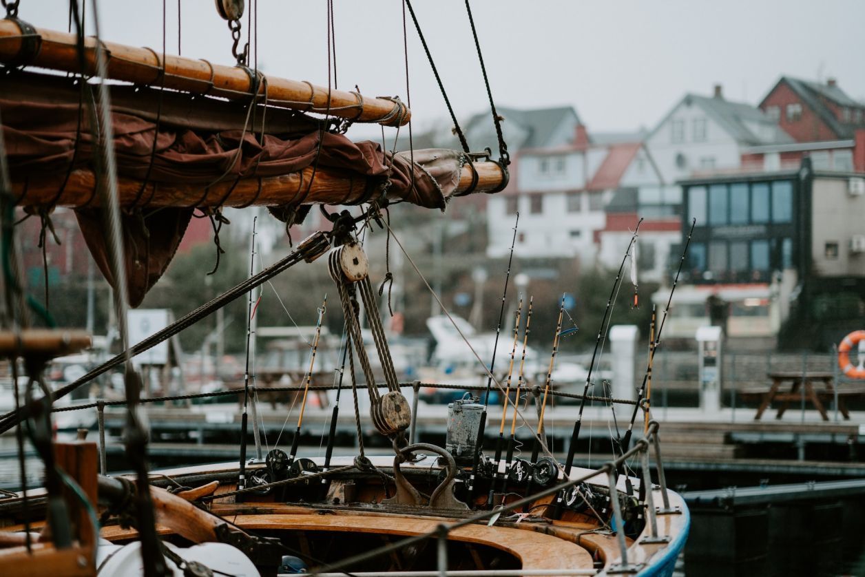 Le guide des équipements obligatoires pour les bateaux côtiers