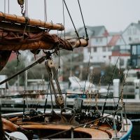 Le guide des équipements obligatoires pour les bateaux côtiers